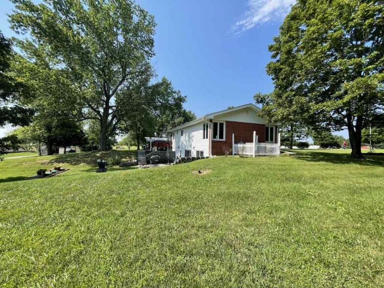 Building Photo - 250 Rosedale Rd