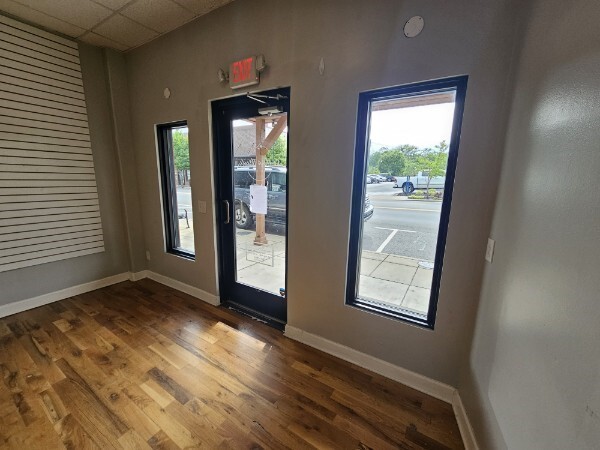 Building Photo - 710 S Main St