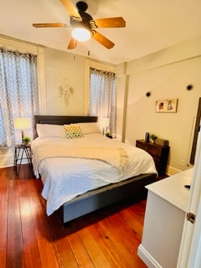 Building Photo - 227 W Broughton St