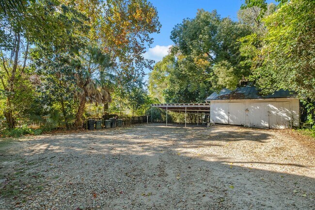 Building Photo - Renovated Midtown Apartment