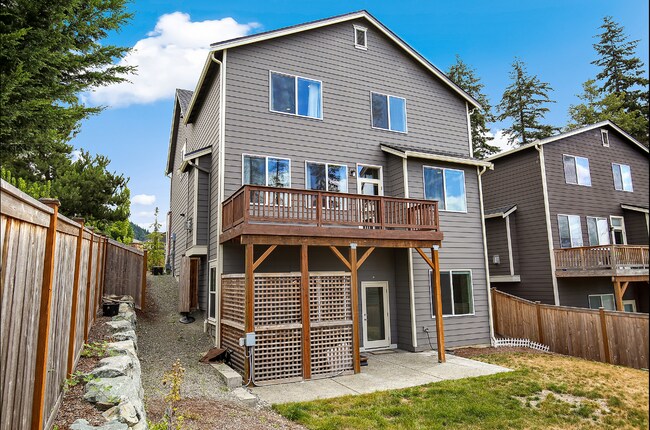 Building Photo - Unparalleled Comfort in this 4-Bedroom Gem!