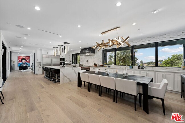 Building Photo - 3140 Coldwater Canyon Ave