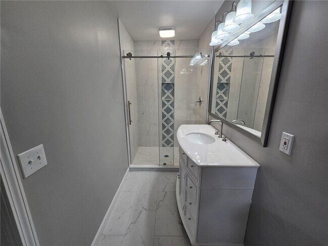 Building Photo - 999 Braselton Hwy