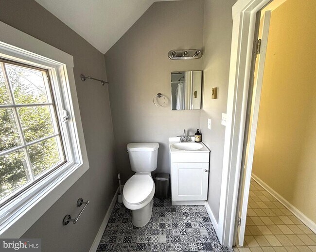 Building Photo - 723 Godshall Rd