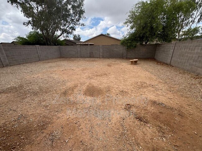 Building Photo - 1841 E Desert Rose Trail