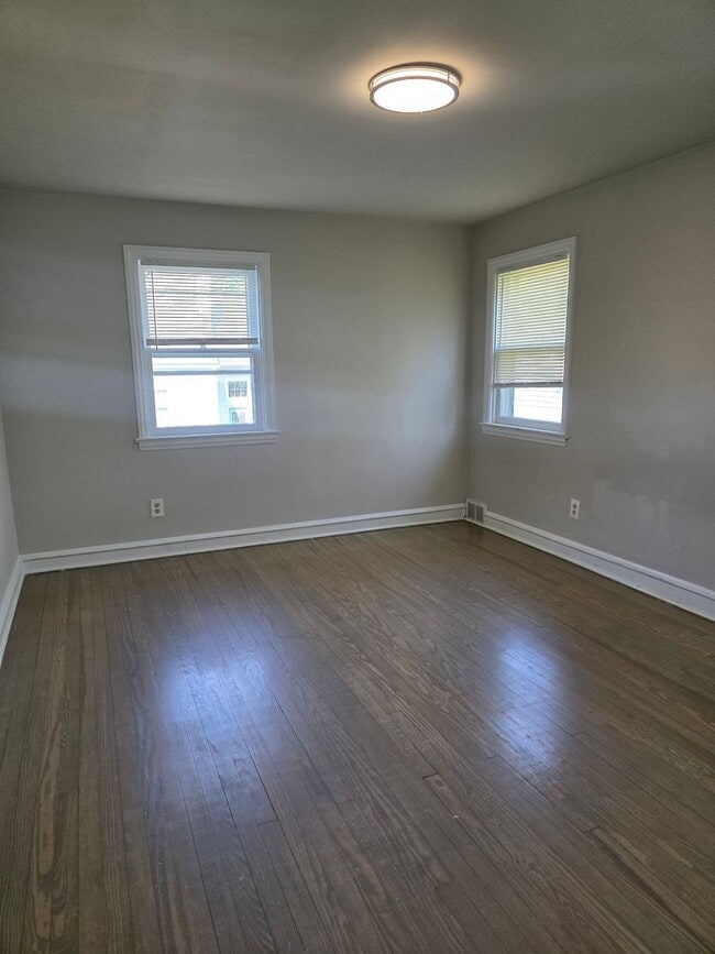 Building Photo - McDaniel Heights Single Family Home