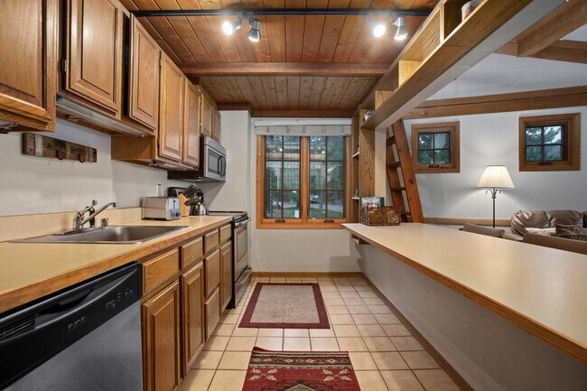 Building Photo - 2933 Mountaineer Cir