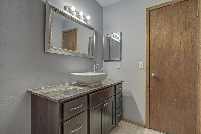 Building Photo - 3200 W Britton Rd