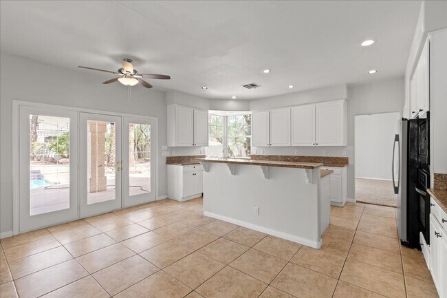 Building Photo - Expansive 4 Bedroom Home with a Pool and L...