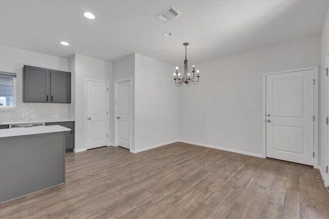 Building Photo - 223 Clearlake Dr