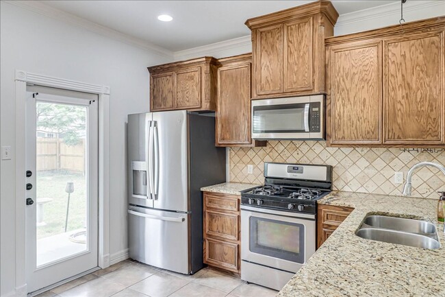 Building Photo - 2533 Lorine Dr