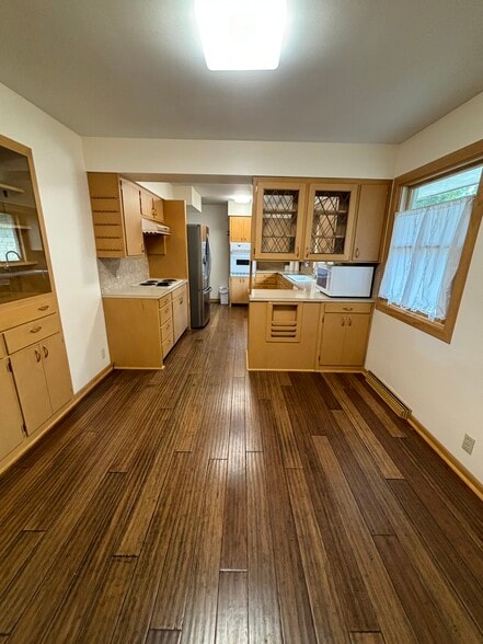 Dining off kitchen space - 815 E 6th St