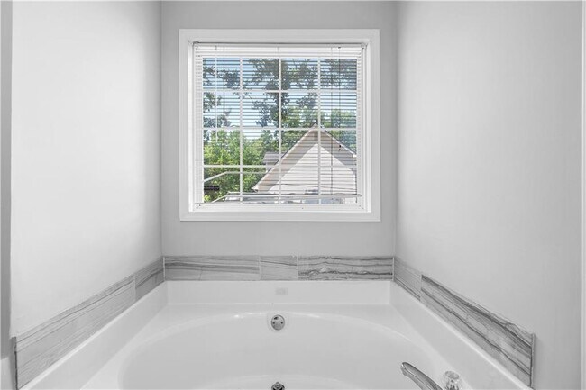 Building Photo - 141 Poplar Way