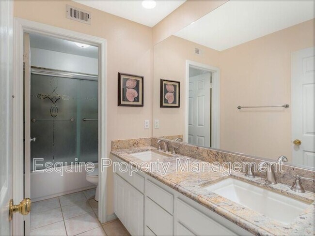 Building Photo - 4936 Via Bella