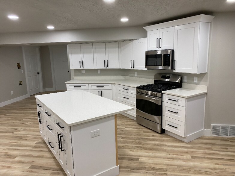 Building Photo - 2265 S Linda Wy