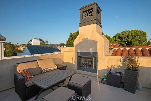 Building Photo - 613 Begonia Ave