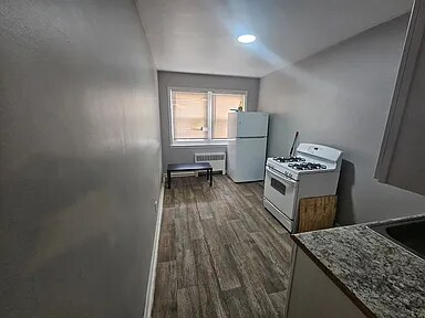 Building Photo - 6315 Everett Ave