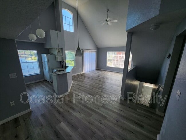Building Photo - 9232 Lake Chase Island Way
