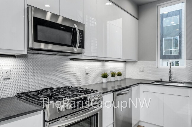 Building Photo - Stunning Mod West Seattle TH * Roof Deck Views, AC & Upgrades!