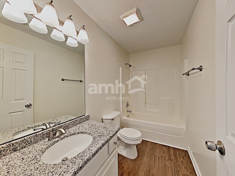Building Photo - 615 Blossom Hill Dr
