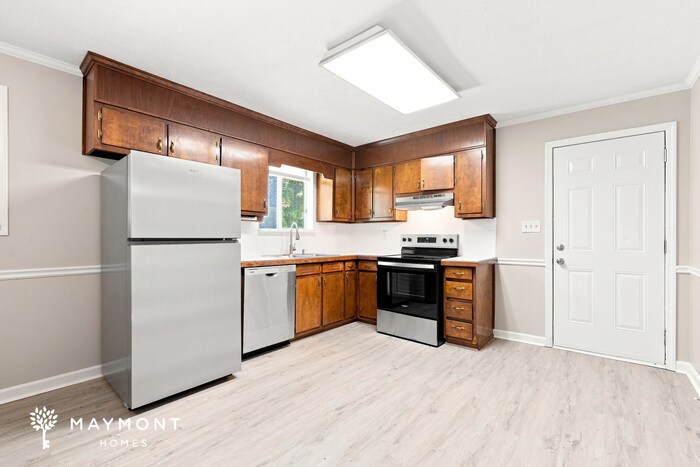 Building Photo - 8455 Magnolia Dr