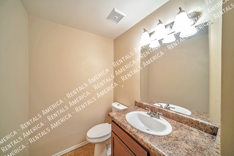 Building Photo - 1023 N Bedford Dr