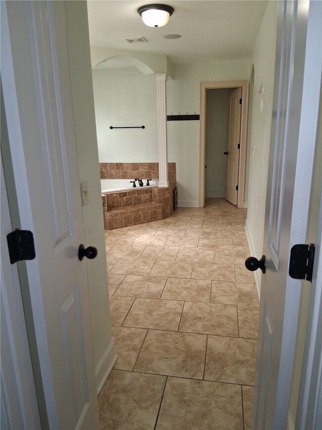 Building Photo - 3864 W Providence Dr