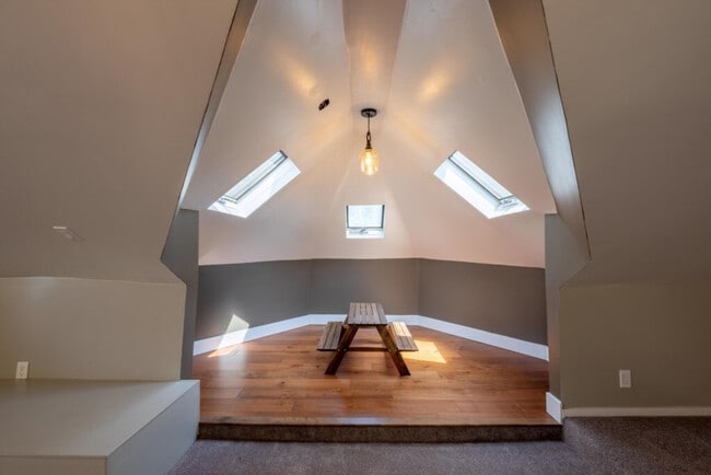 Building Photo - 139 W 4th Ave