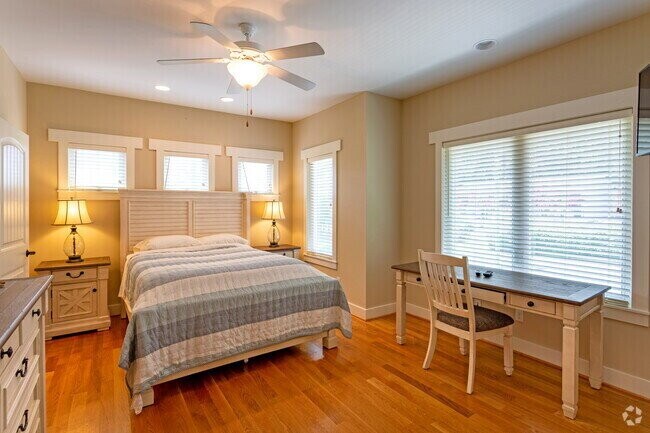 Building Photo - 3 bed/3 bath Luxury Townhouse Walking Distance to FSU Campus! Available Fall 2026!