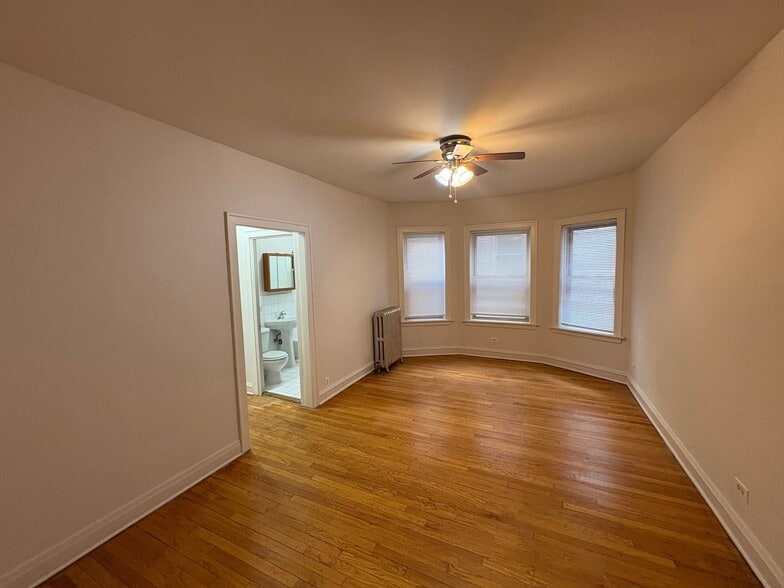 Building Photo - 824 S Austin Blvd