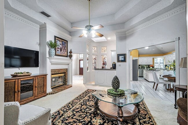 Building Photo - 6415 San Mateo Ln