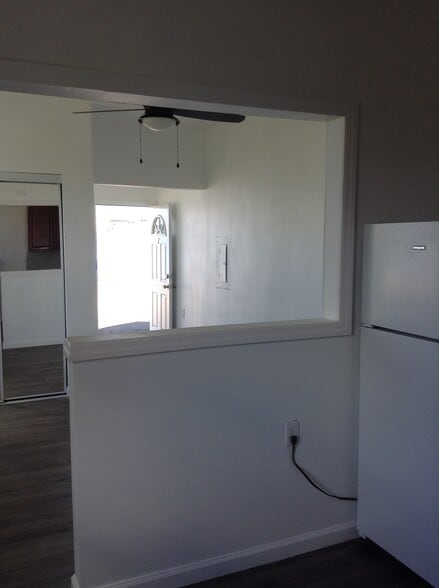 livingroom - 32 Bay Ave