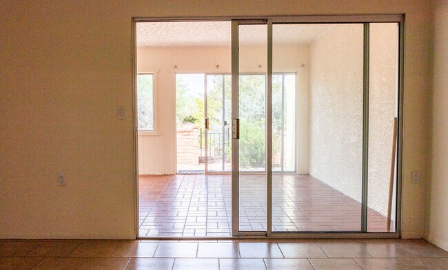 Building Photo - 830 W Rio-Altar