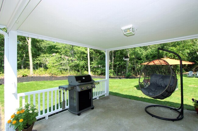 Building Photo - 2 Sanford St