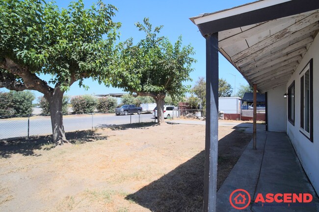 Building Photo - Charming Home in Arvin!