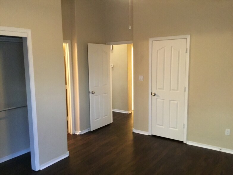 Building Photo - 1504 Kenwood Ct NW