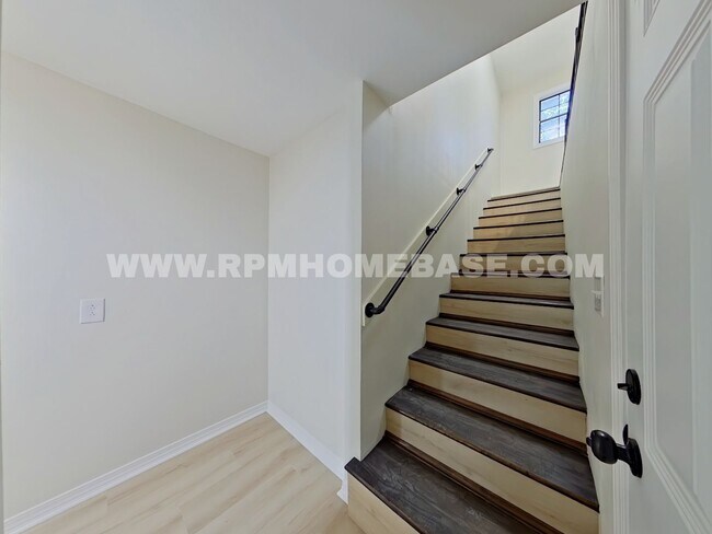 Building Photo - Fully Renovated 5-Bedroom Home with Modern...