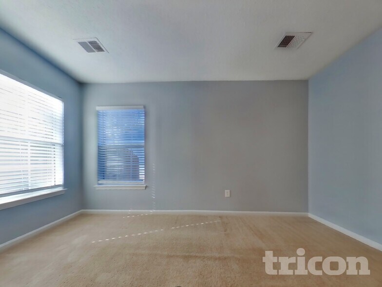 Building Photo - 156 Springway Dr