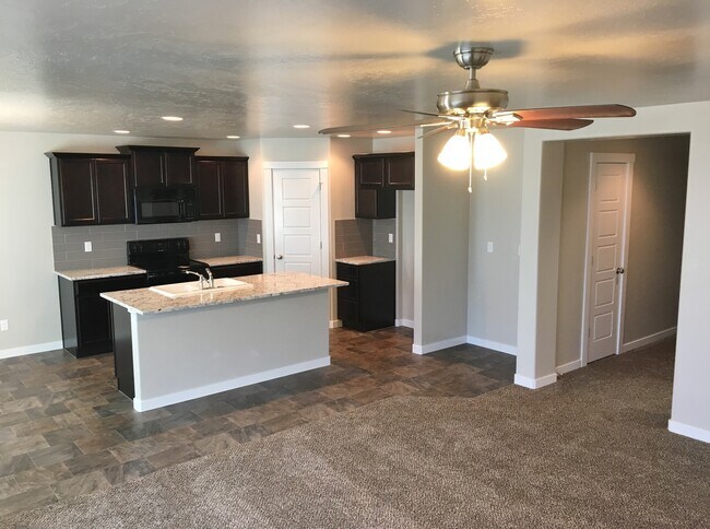 Building Photo - Beautiful home with 3bd 2ba and bonus room. Located in the Irvine Subdivision, just off  Chinden ...
