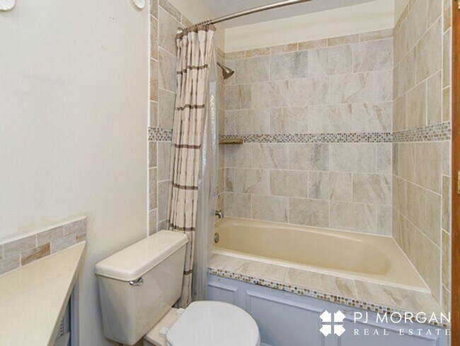 Building Photo - 16911 N Circle - Coming Soon