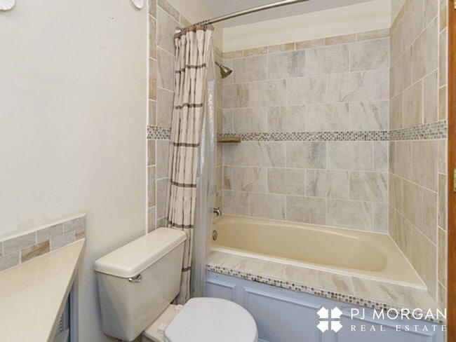 Building Photo - 16911 N Circle - Open house 5/13 from 4pm-5pm