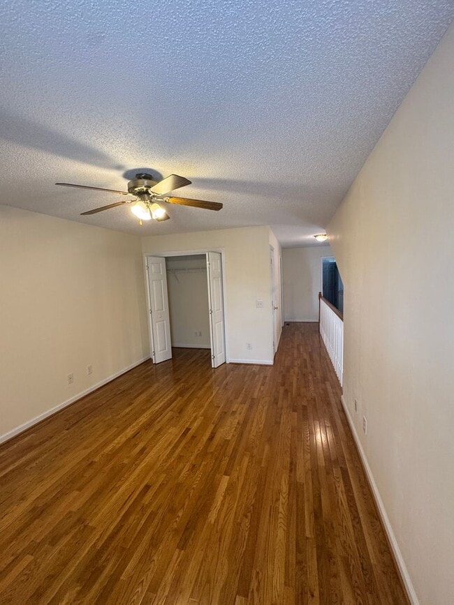Building Photo - Charming Updated Townhouse in Bristol, VA