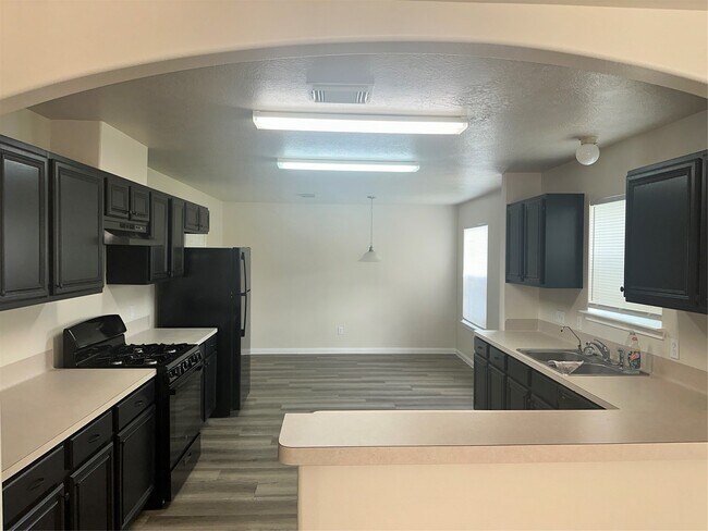 Building Photo - 6526 Dogwood Park Ln