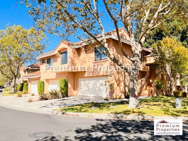 Building Photo - Beautiful 2BD/2BA Condo Unit in the Gated Community of Lakemont at Canyon Lakes- San Ramon