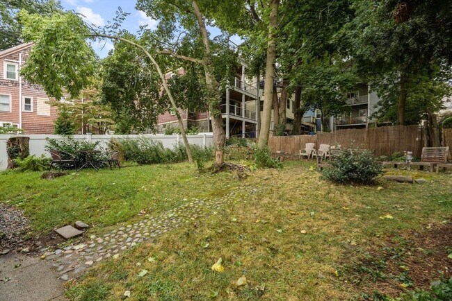 Building Photo - 5 Wenham St