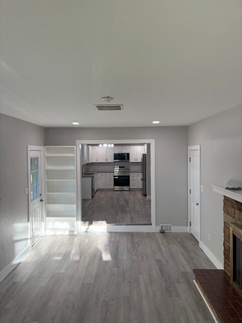 Building Photo - 2026 Bonniedale Dr