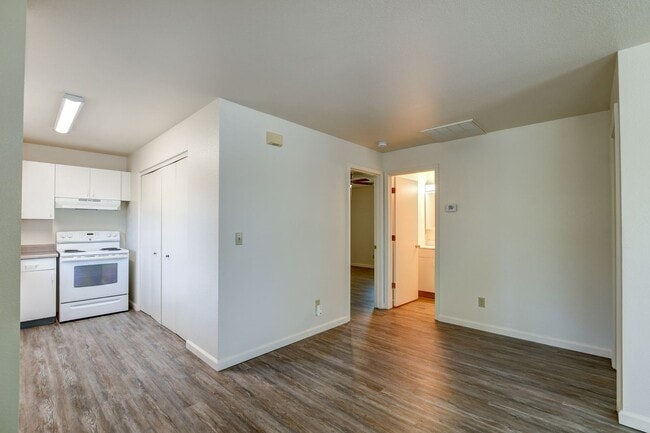 Building Photo - 114 Bradshaw Dr