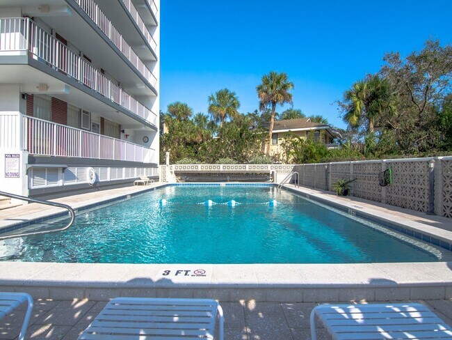 Building Photo - 935 E Causeway Blvd