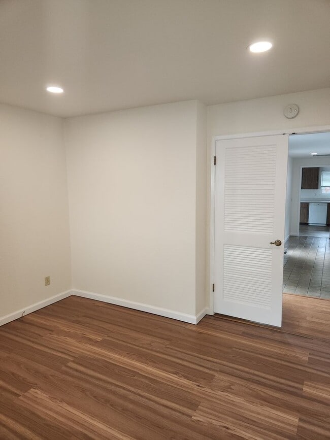 Building Photo - Lovely Home in Oakmont 55+ community