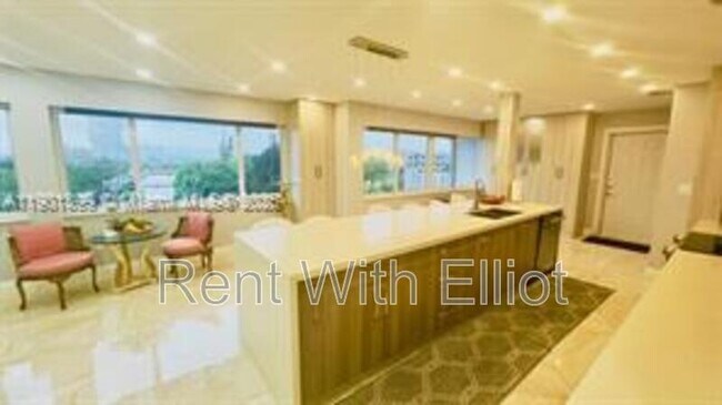 Building Photo - 329 SE 3rd St